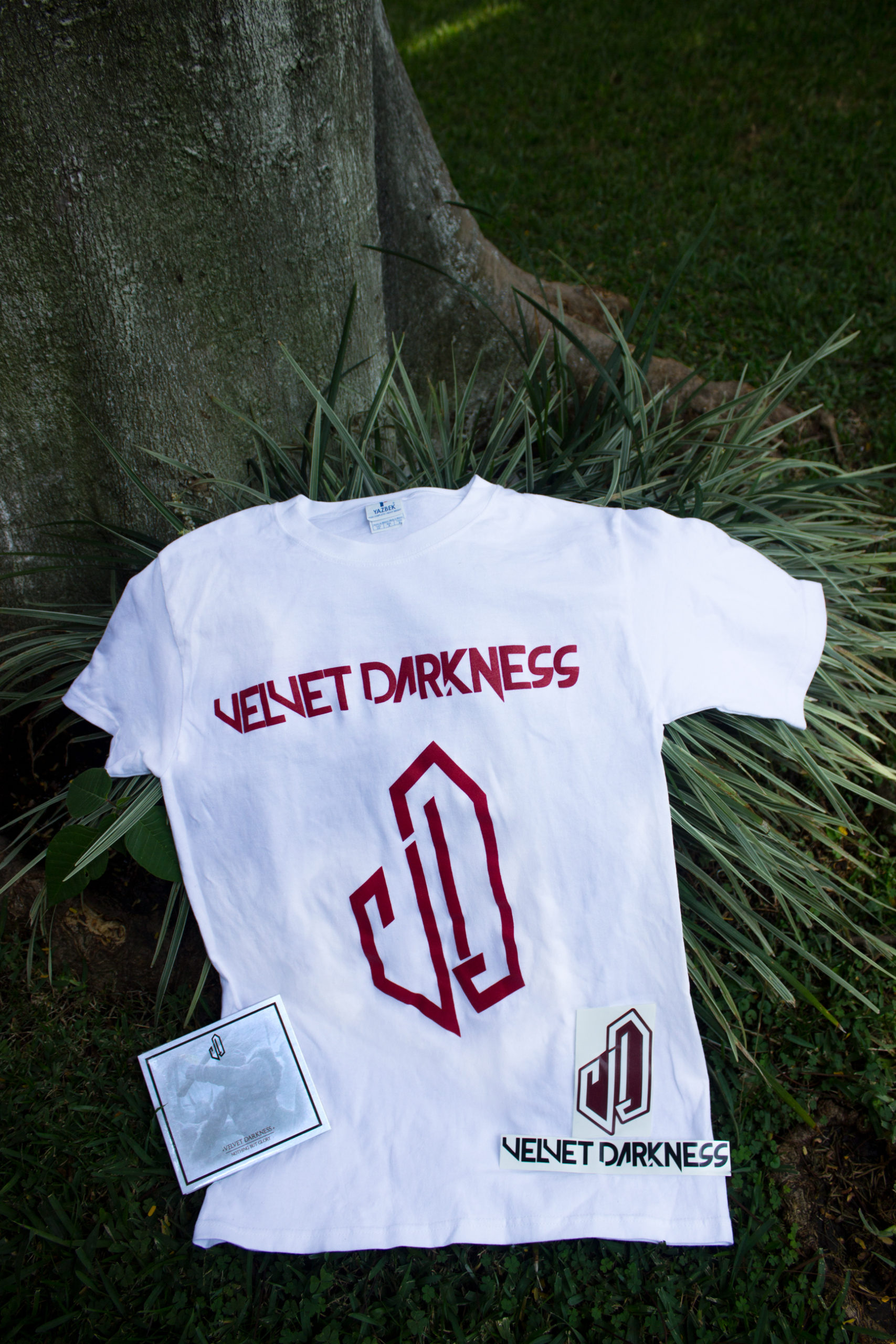 VELVET DARKNESS - XIX - Playera
